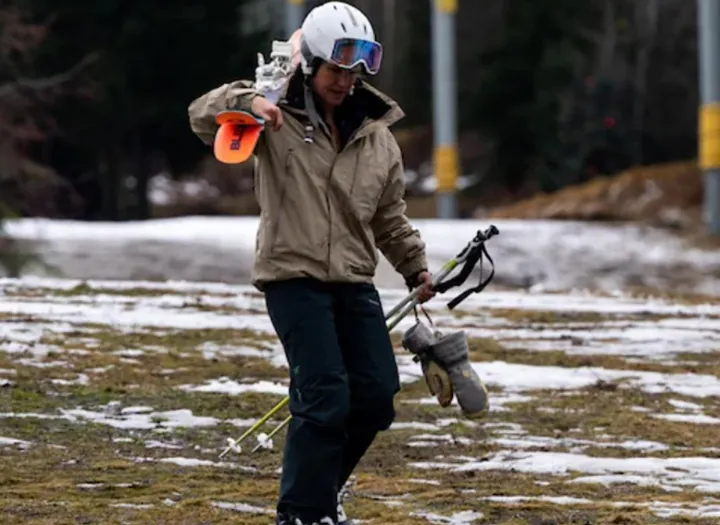 پیست‌های اسکی کانادا یکی از عجیب‌ترین فصل‌های خود را تجربه می‌کنند